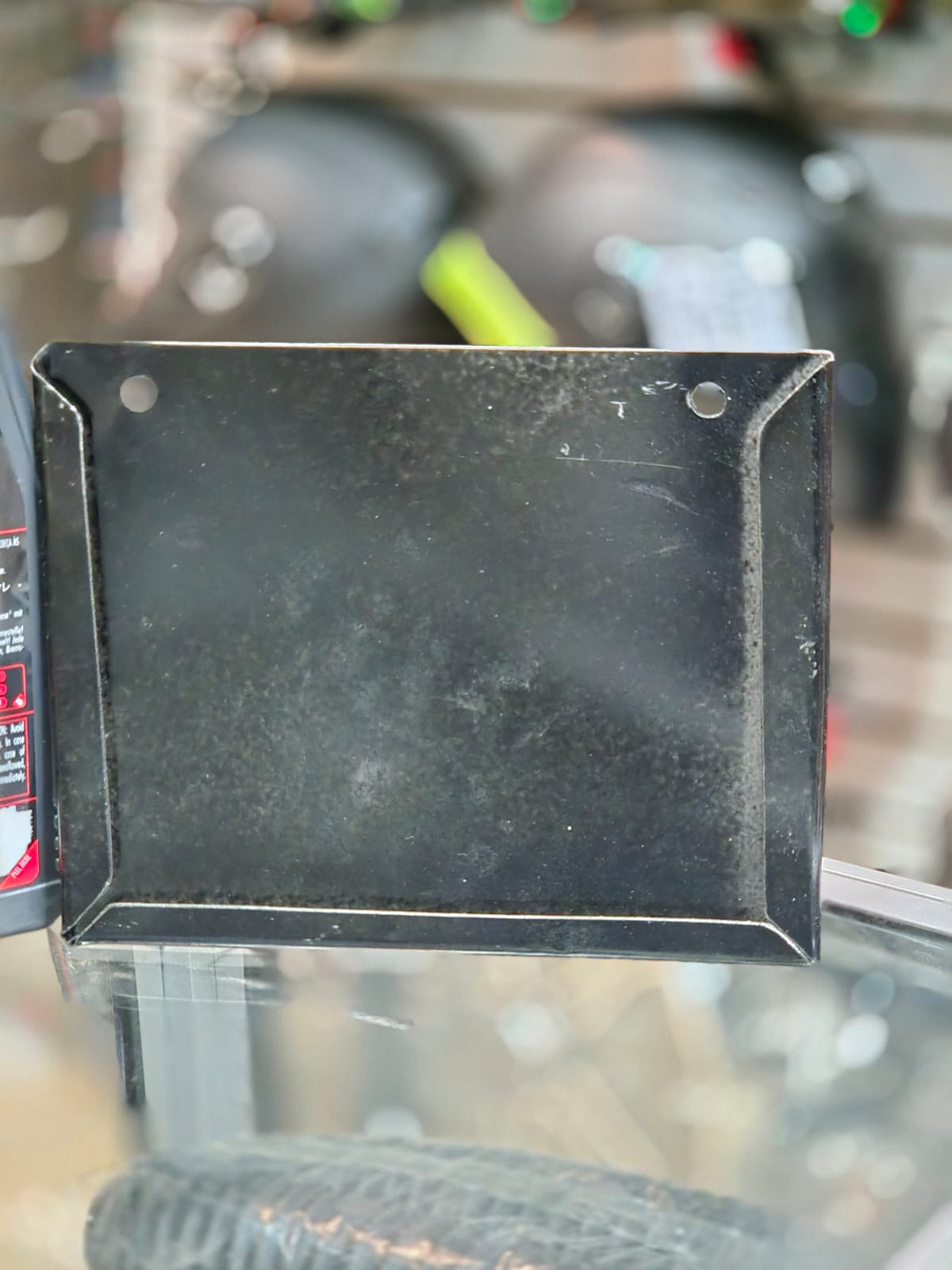 PORTAPLACA METALICO NEGRO